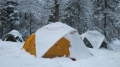 Winterkamperen in een tent in de sneeuw. Foto Fenneke Visscher